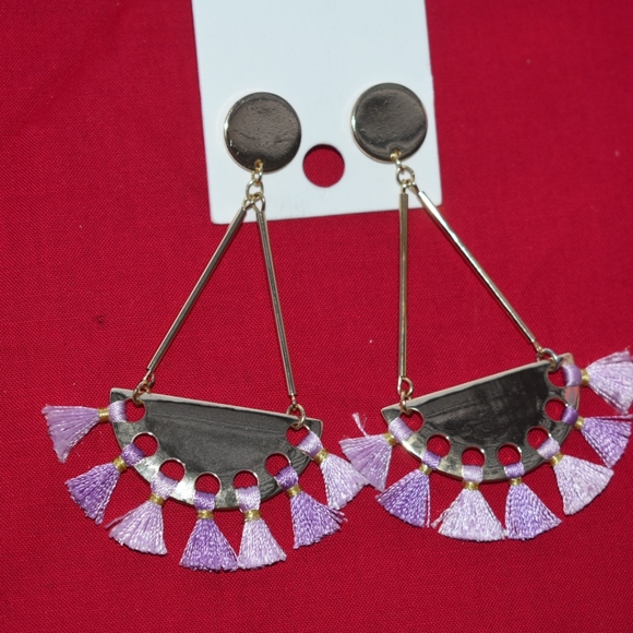 Earing - Picture 2 of 3